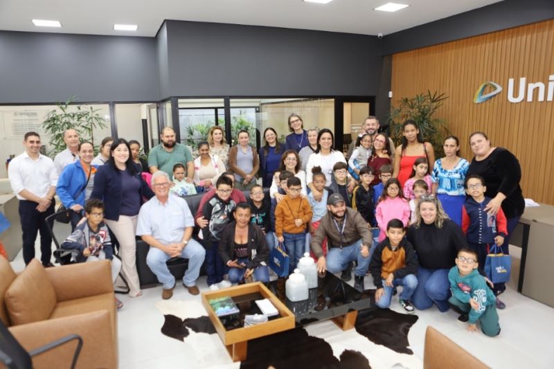 Projeto Visão para Todos entrega óculos a alunos da rede municipal de Assis