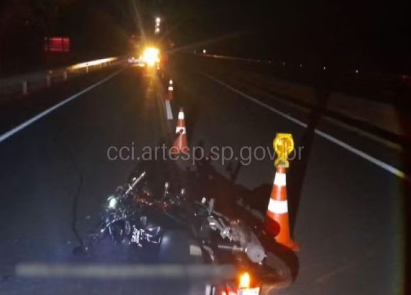 Motociclista morre após perder o controle da moto e cair na rodovia em Echaporã