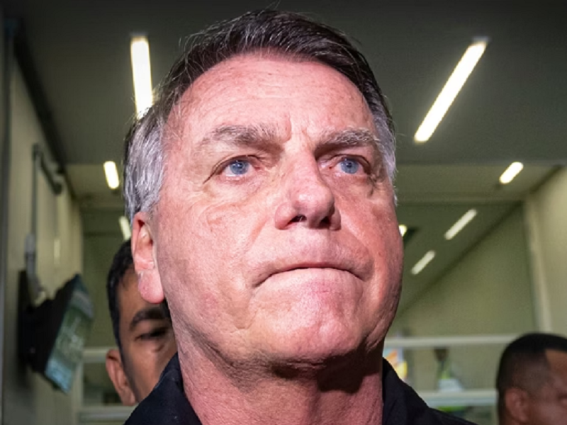 PF faz operação contra Bolsonaro, que terá de usar tornozeleira eletrônica
