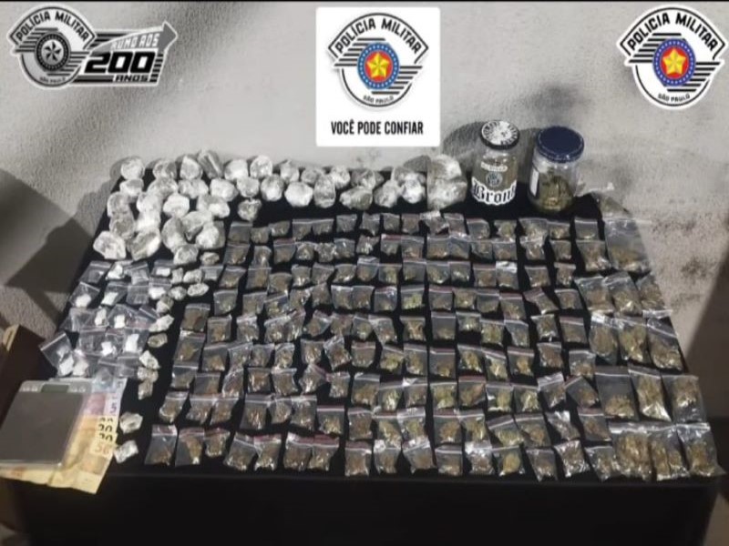 PM apreende mais de 200 porções de maconha escondidas em guarda-roupa em Assis