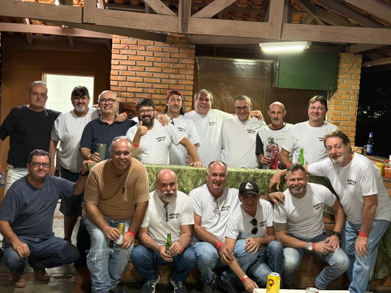 Noite de Festa: Charlão comemora 56 anos com amigos de longa data