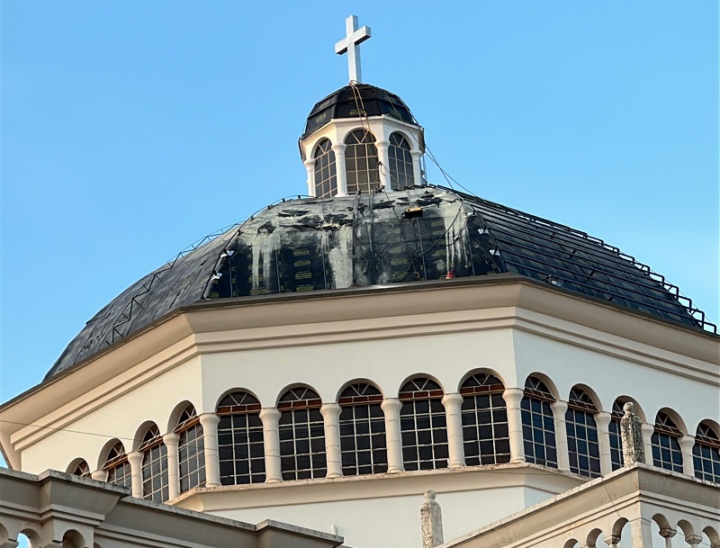 Incêndio atinge cúpula da Catedral de Assis no final da tarde desta segunda-feira