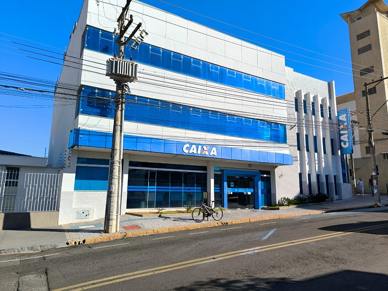Mulher é esfaqueada em frente à Caixa Federal na Avenida 9 de Julho, em Assis
