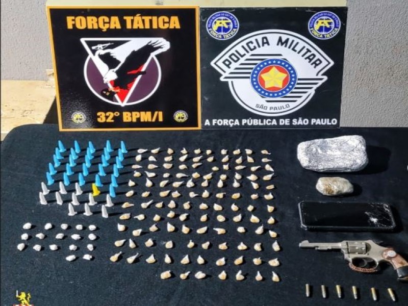 Homem é preso com arma de fogo e grande quantidade de drogas em Palmital