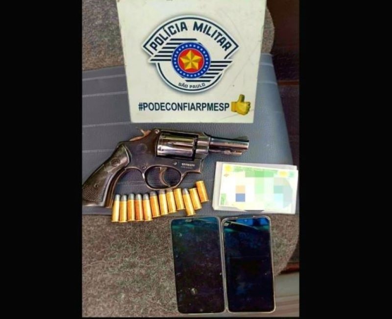 Homem é preso após trocar tiros com a polícia, invadir chácara e fazer refém em Assis