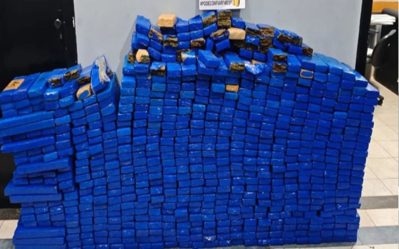 Polícia apreende mais de 600 kg de maconha em veículo estacionado dentro de hotel em Assis