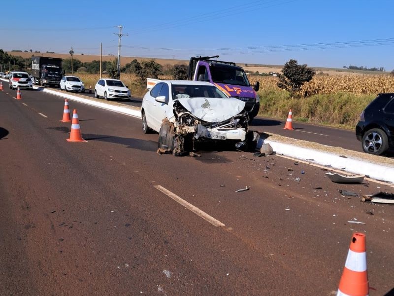 Grave acidente na Avenida Benedito Pires deixa agentes de trânsito feridos