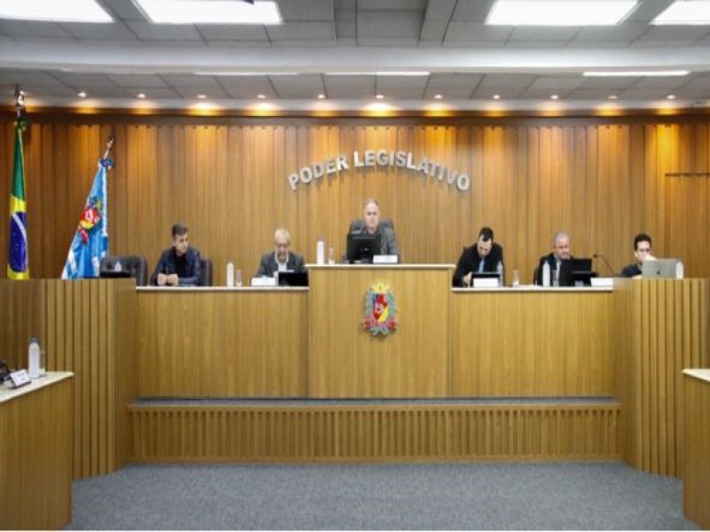 Após amplo debate, Projeto REFIS é adiado e segue para votação na próxima segunda-feira, 18