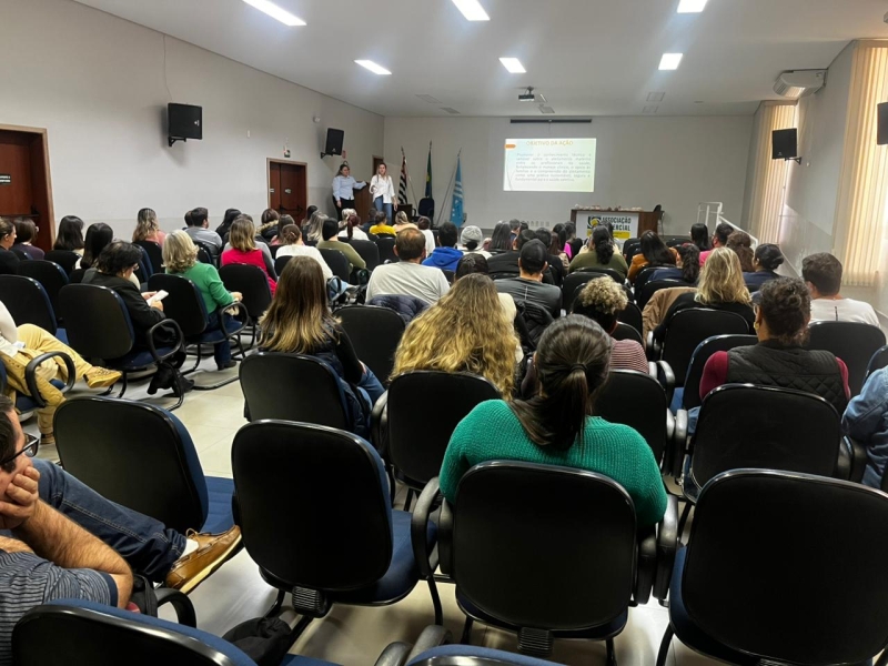 Prefeitura promove capacitação da rede municipal de saúde sobre o Agosto Dourado e amamentação