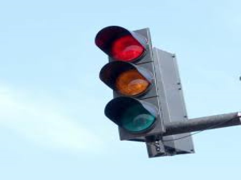 Semáforos desligados em importantes cruzamentos de Assis exigem atenção dos motoristas