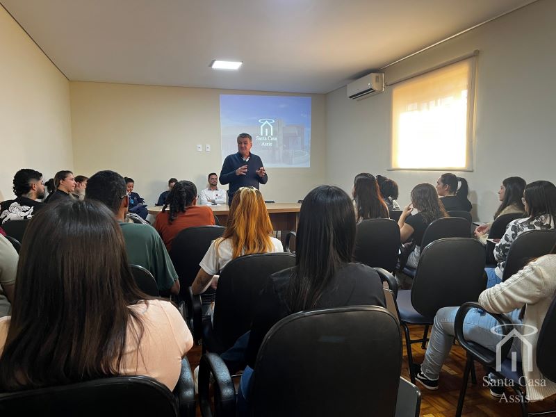 Santa Casa de Assis recebe novos estagiários e internos de instituições de ensino
