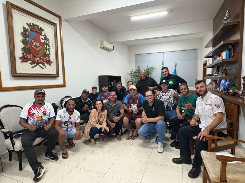 Prefeitura se reúne com representantes do futebol amador para alinhar realização de campeonato