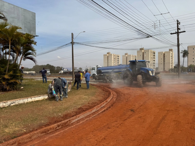 Asfalto começa a ser realidade no Distrito Industrial de Assis