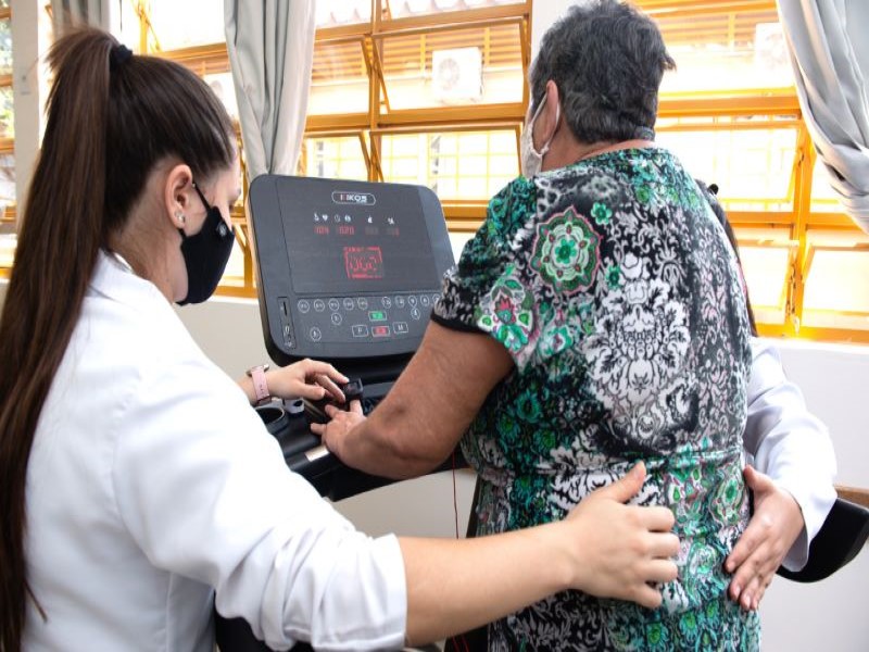 FEMA oferece atendimentos gratuitos em fisioterapia para mastologia e cardio