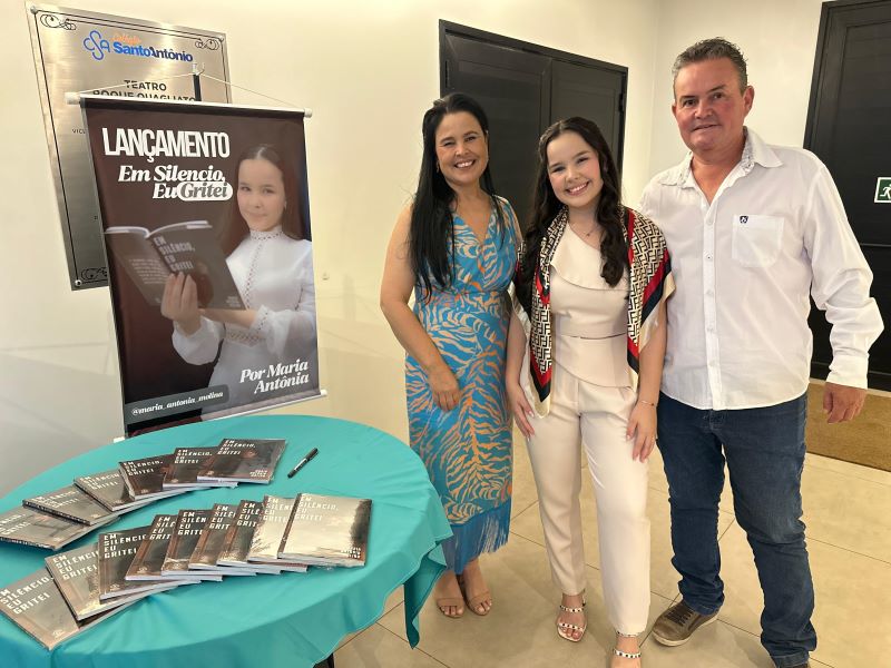 Aluna do Ensino Médio do Colégio Santo Antônio Maria Antônia Molina lançou seu sexto livro