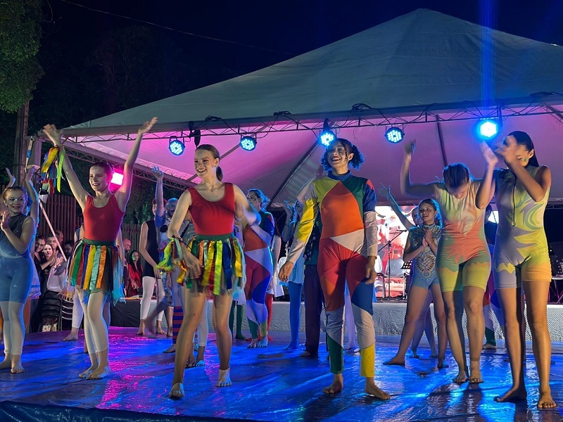 Festa do Folclore reúne famílias e surpreende pela grandeza das apresentações