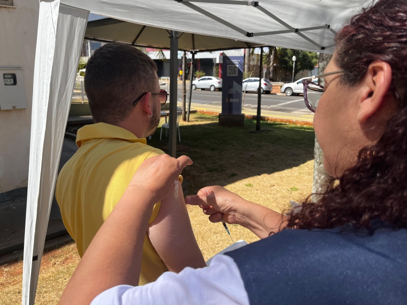 Assis recebe 2 mil doses de vacinas contra a COVID-19