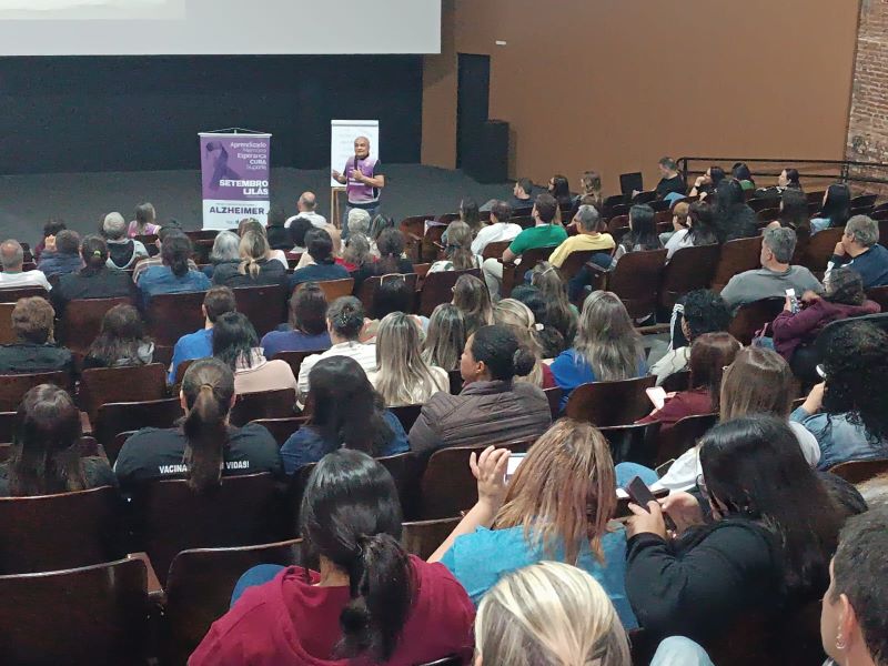 Setembro Lilás: profissionais de saúde participam de palestra sobre Alzheimer