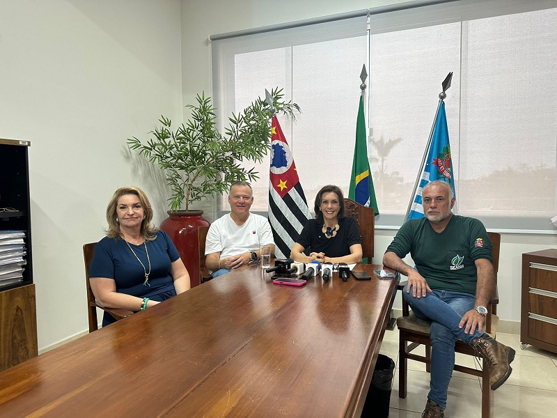 Prefeita garante acolhimento às crianças e critica rumores precipitados sobre Colo de Mãe