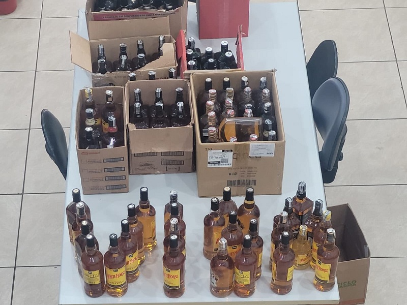 Vigilância Sanitária de Assis apreende mais de 100 garrafas de bebidas irregulares