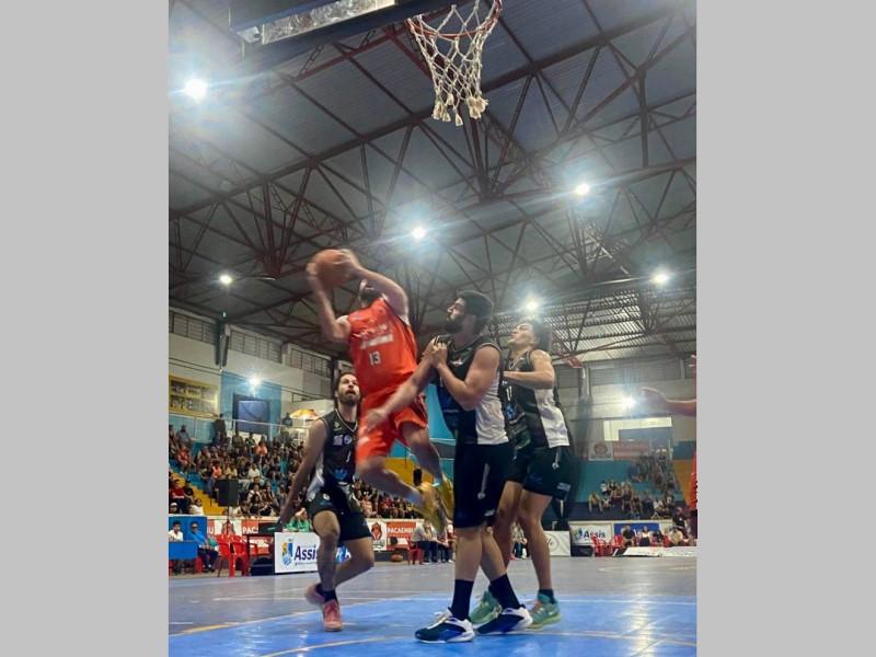 Basquete Assis vence Catanduva em casa e garante vaga na semifinal do Campeonato