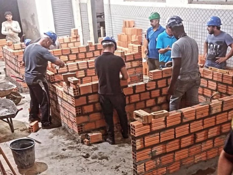 Escola Profissionalizante de Assis abre inscrições para curso gratuito de pedreiro