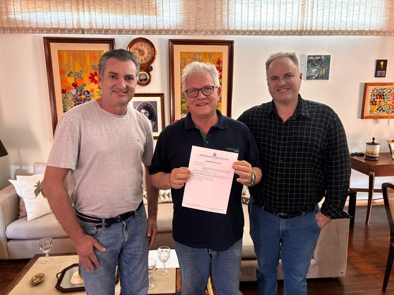 Deputado Ricardo Madalena homenageia Waldir Max em Assis com nova lei
