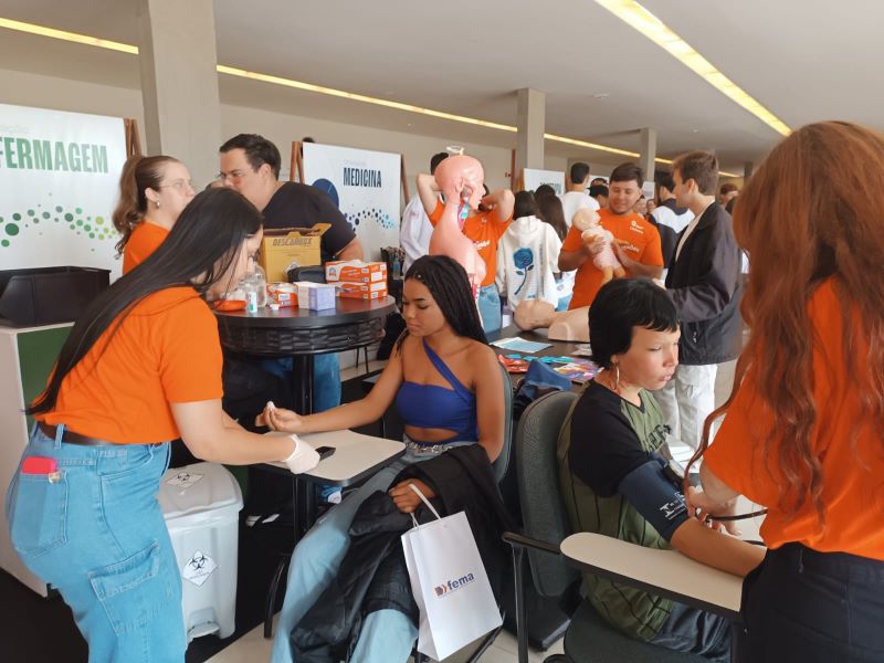 Feira de Profissões “FEMA Minha Escolha” movimenta estudantes de Assis e região