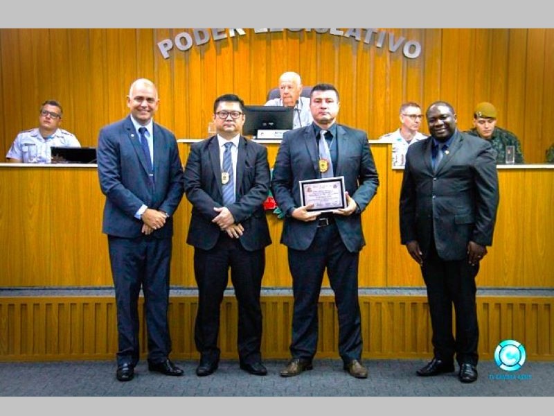 Delegado Tiago Bergamo Martins é homenageado como Policial Padrão de 2024 pela Câmara de Assis