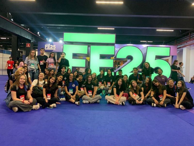 Alunos da E. E. Prof. Carlos Alberto de Oliveira visitam a Bolsa de Valores e a FE2025