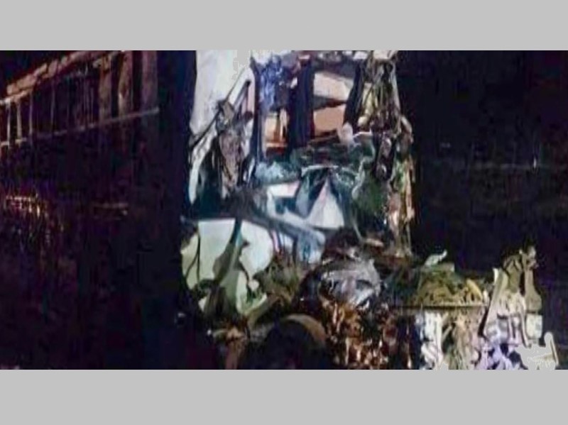 Motorista morre após colisão entre caminhões na SP-270, em Assis