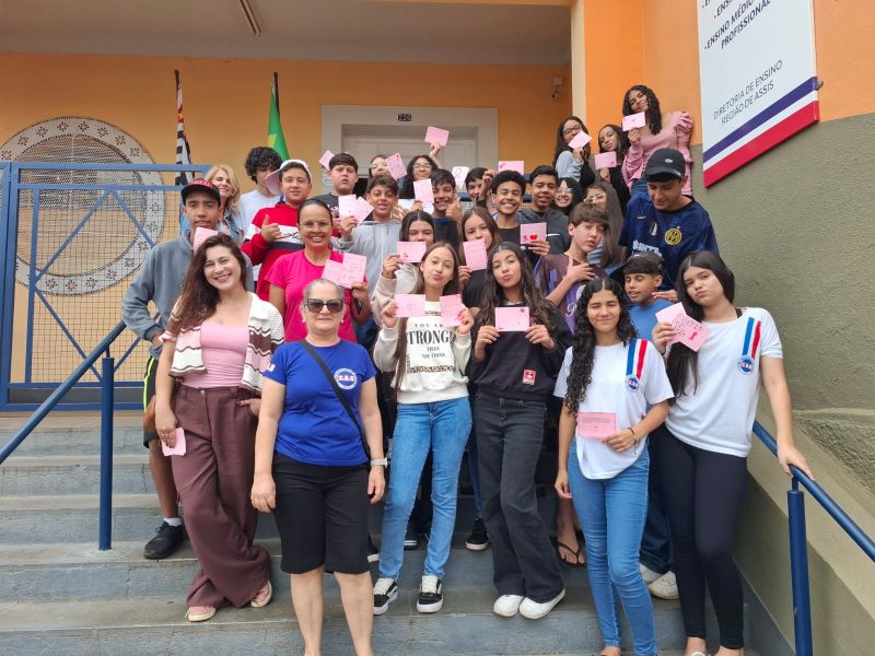 Escola Carlos Alberto de Oliveira realiza ações de conscientização e prevenção ao câncer de mama