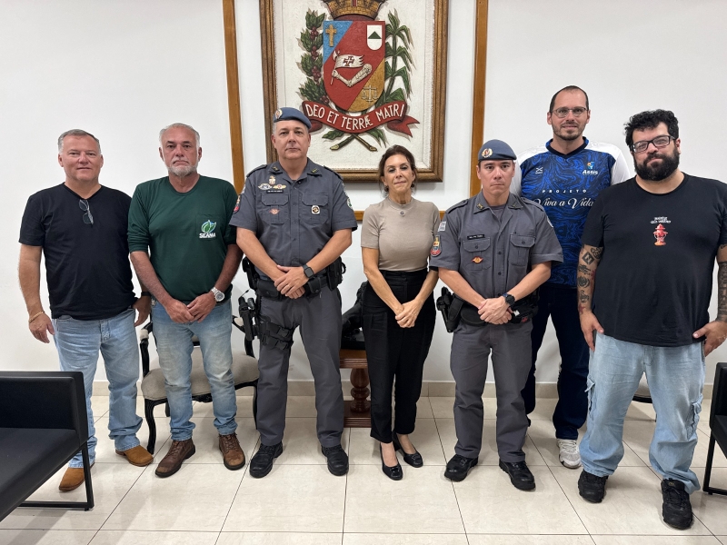 Prefeita recebe novo comandante do 32º BPMI, Tenente-Coronel Marlús, em seu gabinete