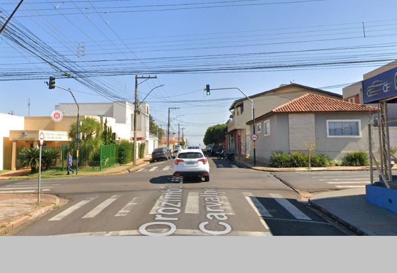 Semáforo passa por manutenção e exige atenção de motoristas no Centro de Assis