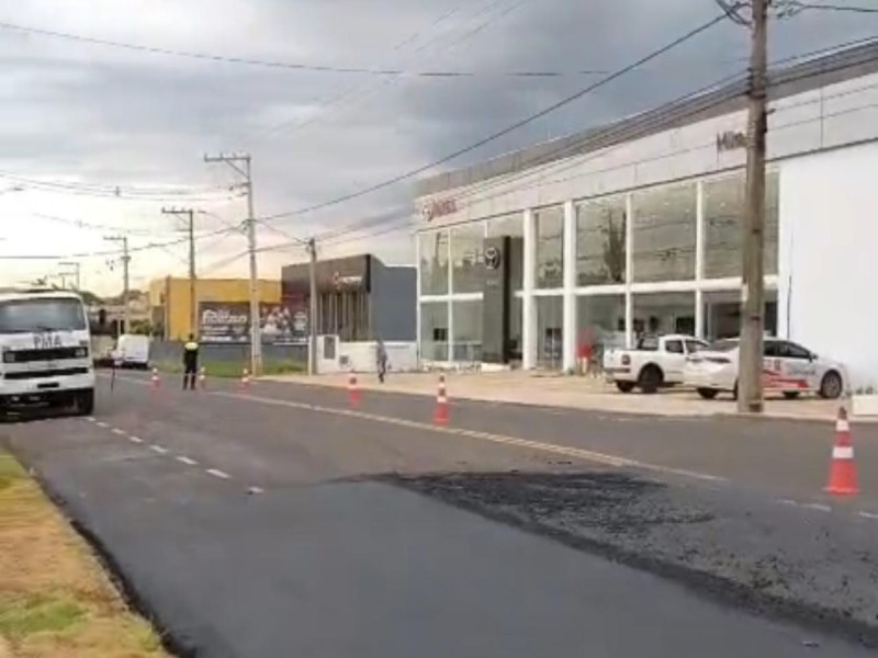 Rua Professor Charles Fraga Moreira é interditada para obras de recapeamento no Jardim Europa