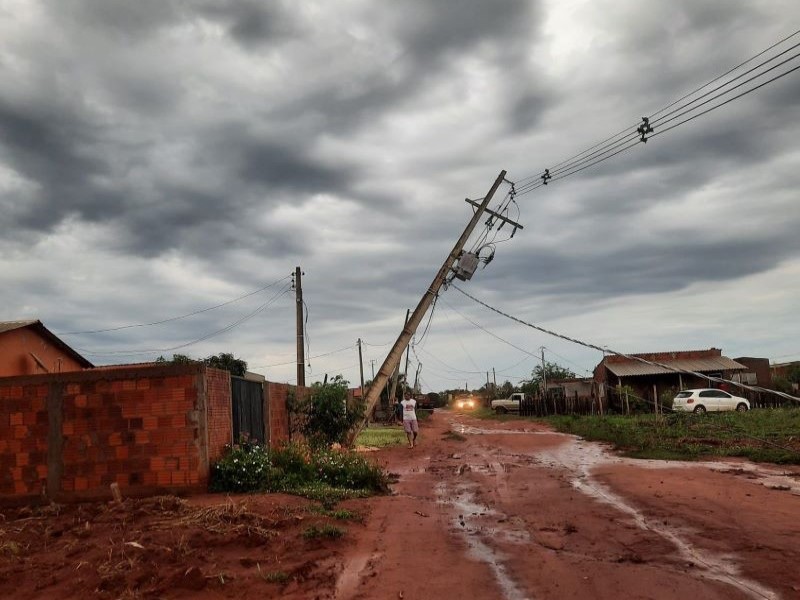 Energisa atua sem interrupção para restabelecer energia após temporal na região de Assis