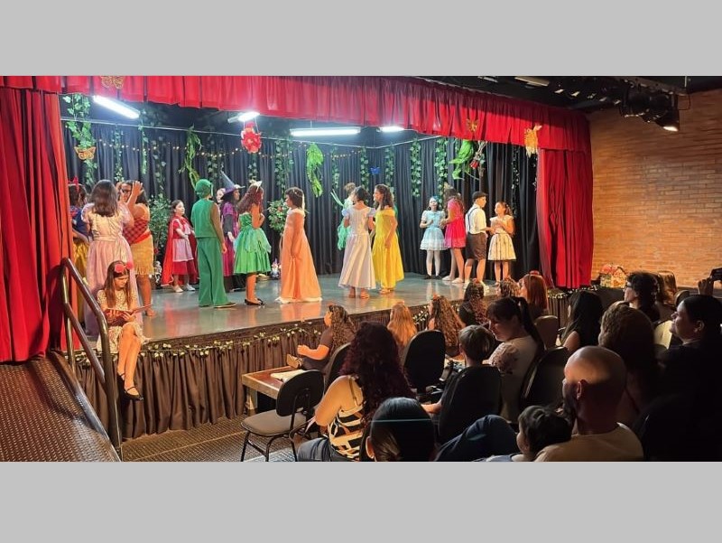 Festival de Teatro encanta público em Tarumã