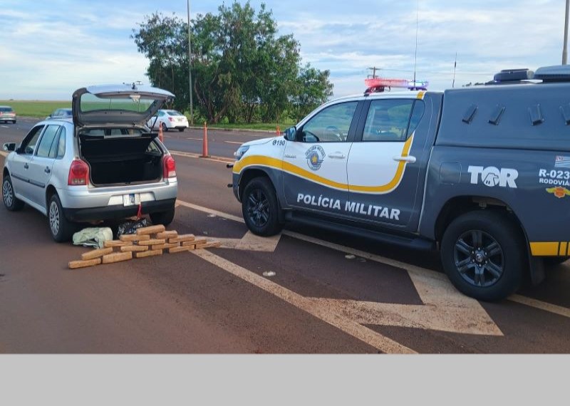 Dupla é flagrada com mais de 13 kg de maconha em Palmital