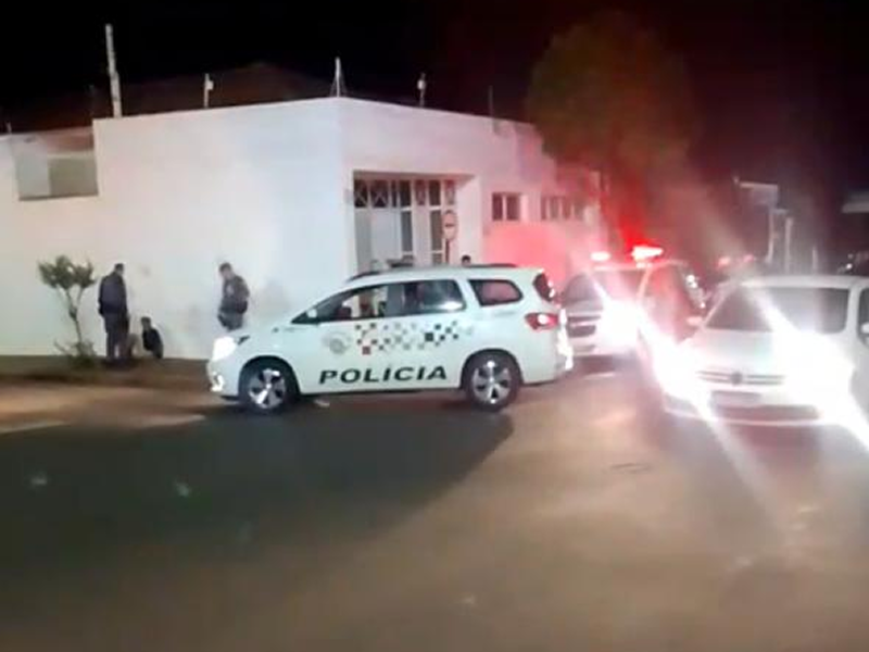 Morador surpreende ladrão dentro de casa e reage com cinco tiros, em Assis