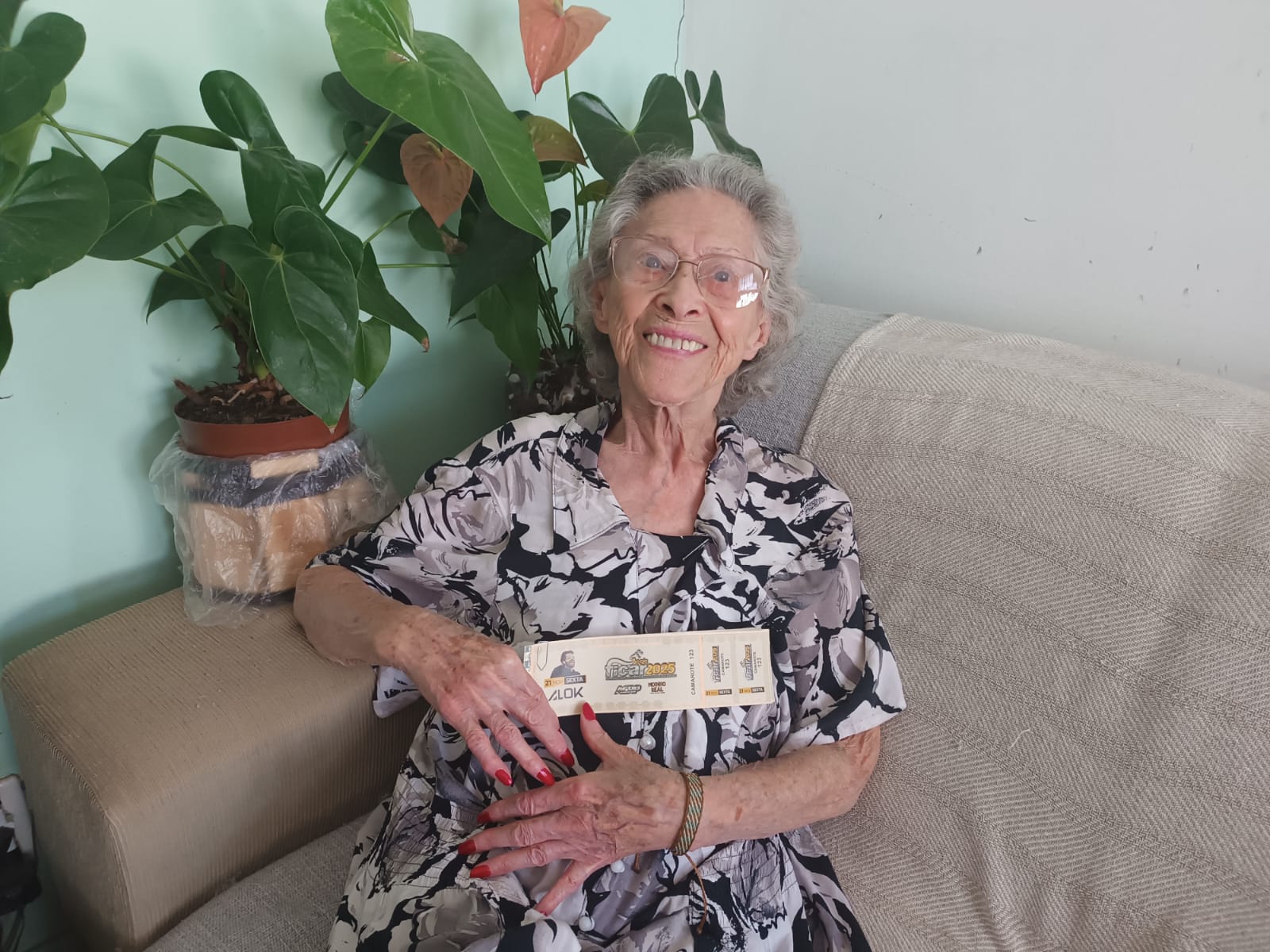 Aos 90 anos, dona Ana revela sua paixão pelo DJ Alok