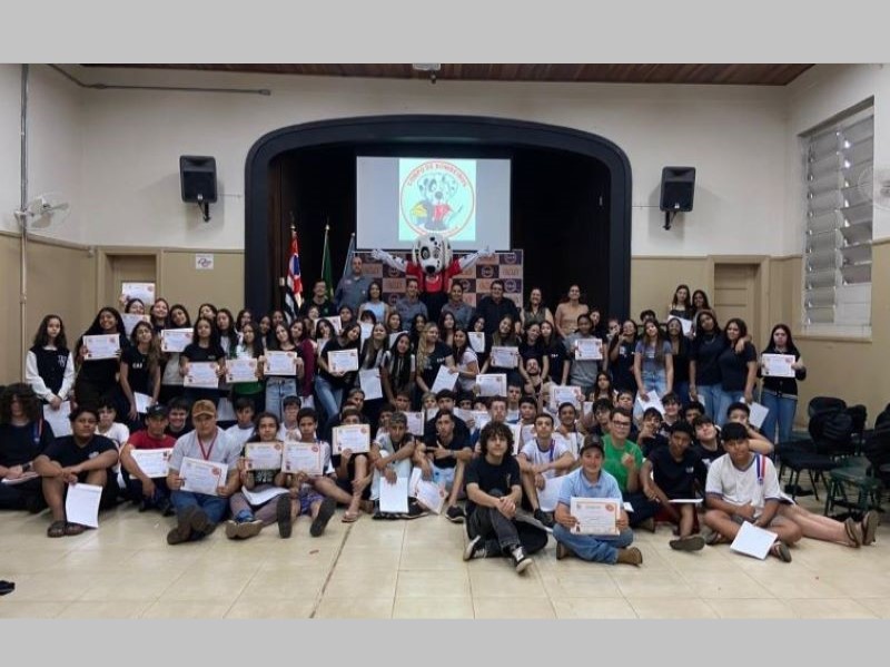 Formatura do Projeto Bombeiro na Escola 2025 celebra aprendizado na Escola Carlos Alberto