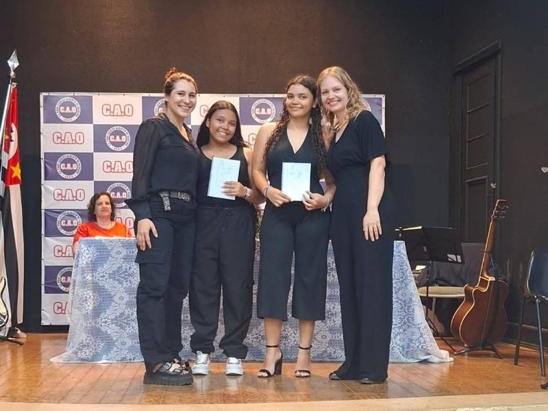 Escola Carlos Alberto de Oliveira realiza lançamento do livro “Poesias Elegantes”