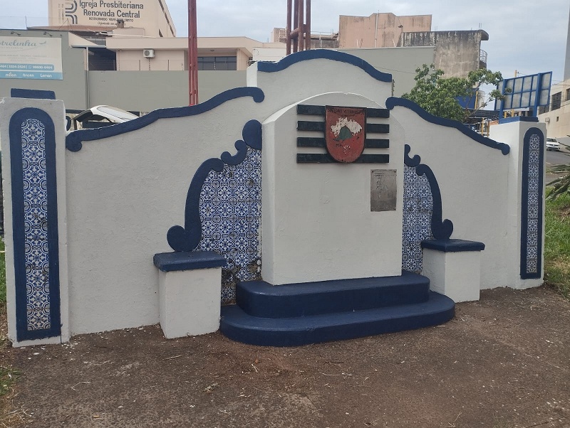 Prefeitura de Assis realiza ação de limpeza no Monumento da Revolução de 1932