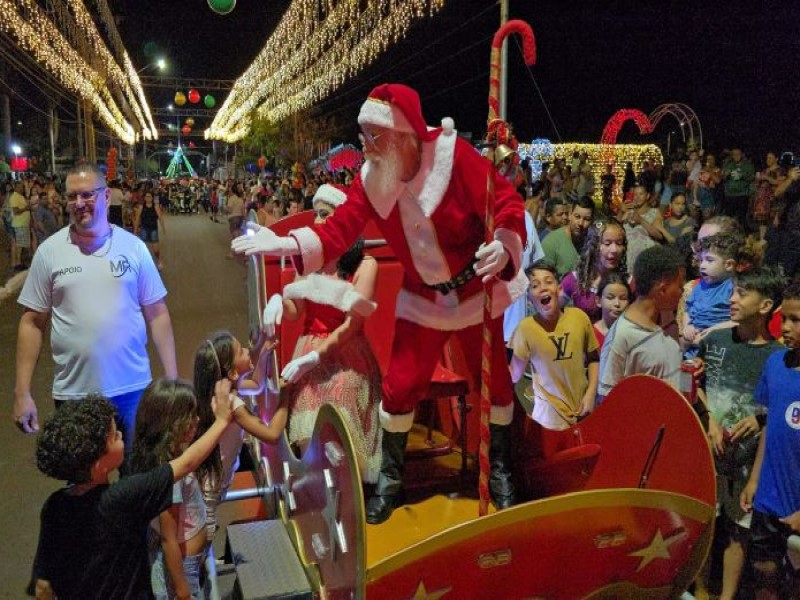Chegada do Papai Noel marca início das festividades natalinas em Tarumã