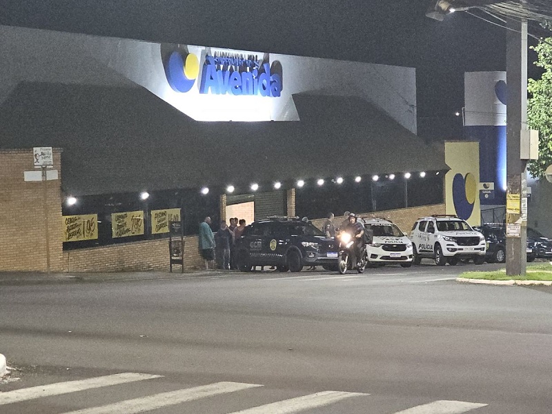 Quadrilha armada e encapuzada invade Supermercado Avenida, em Ourinhos