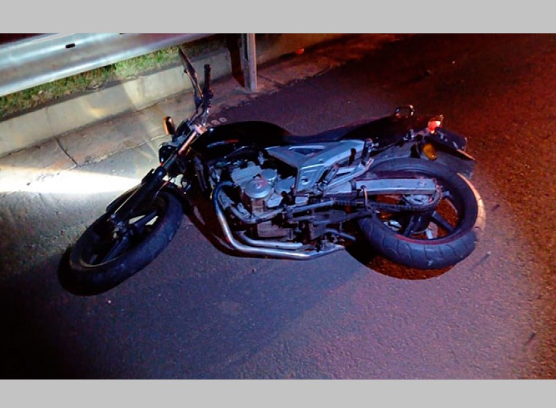 Motociclista morre após colisão com guard rail na SP-333, em Assis