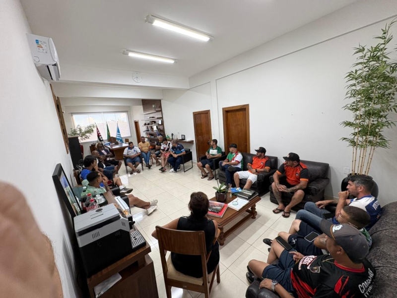 Prefeita de Assis se reúne com representantes do futebol amador e fortalece planejamento para 2026