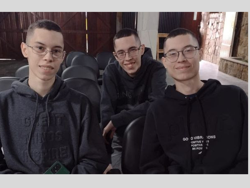 Trigêmeos tiram título juntos em São Paulo e se preparam para a primeira eleição em 2026