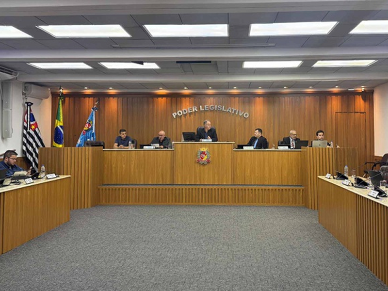 Sessões ordinárias voltam a ser realizadas no plenário da Câmara Municipal de Assis