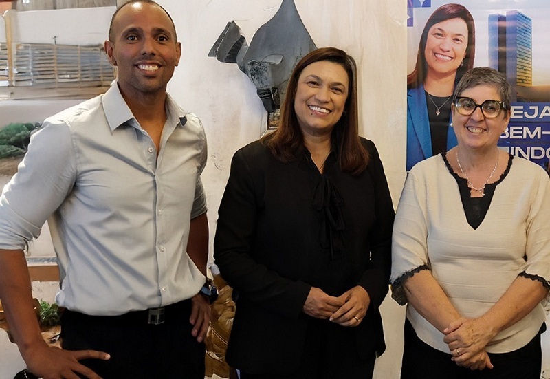 Rodrigo de Souza e Ângela Canassa participam de reunião com assessores da deputada Maria Rosas